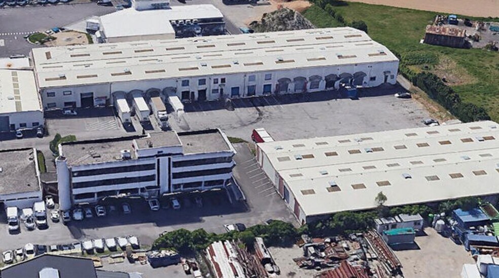 20-22 Avenue Du 24 Août 1944, Corbas à louer - Photo du bâtiment - Image 2 de 7