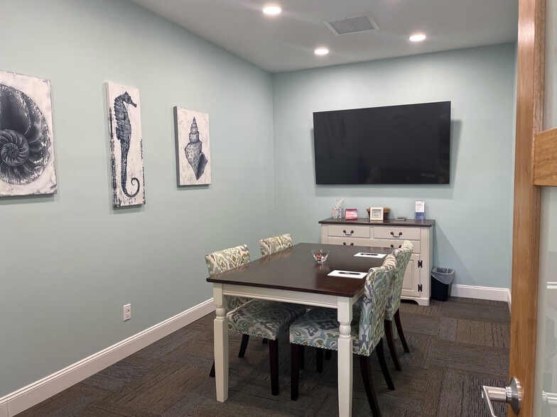 3472 NE Savannah Rd, Jensen Beach, FL for lease - Interior Photo - Image 2 of 13