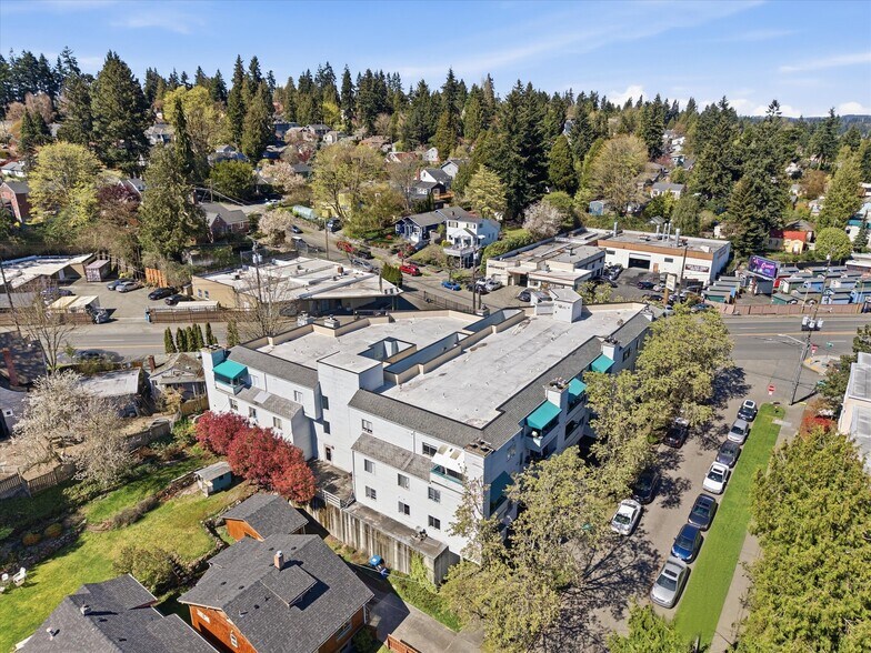 8320 Lake City Way NE, Seattle, WA à vendre - Photo du bâtiment - Image 2 de 30