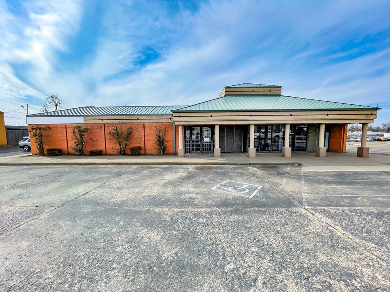 4901 S Pennsylvania Ave, Oklahoma City, OK for lease - Building Photo - Image 3 of 25