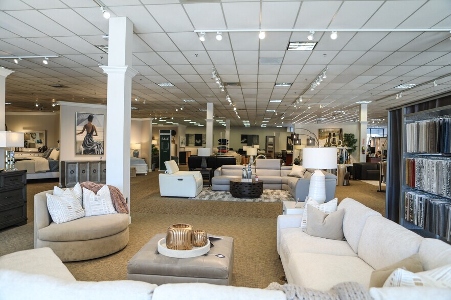 2297 Main St East, Snellville, GA à vendre - Photo du bâtiment - Image 3 de 24