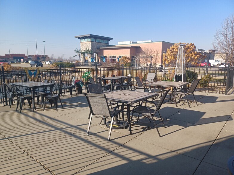 5100 Fountains Dr NE, Cedar Rapids, IA à louer - Photo du bâtiment - Image 3 de 11