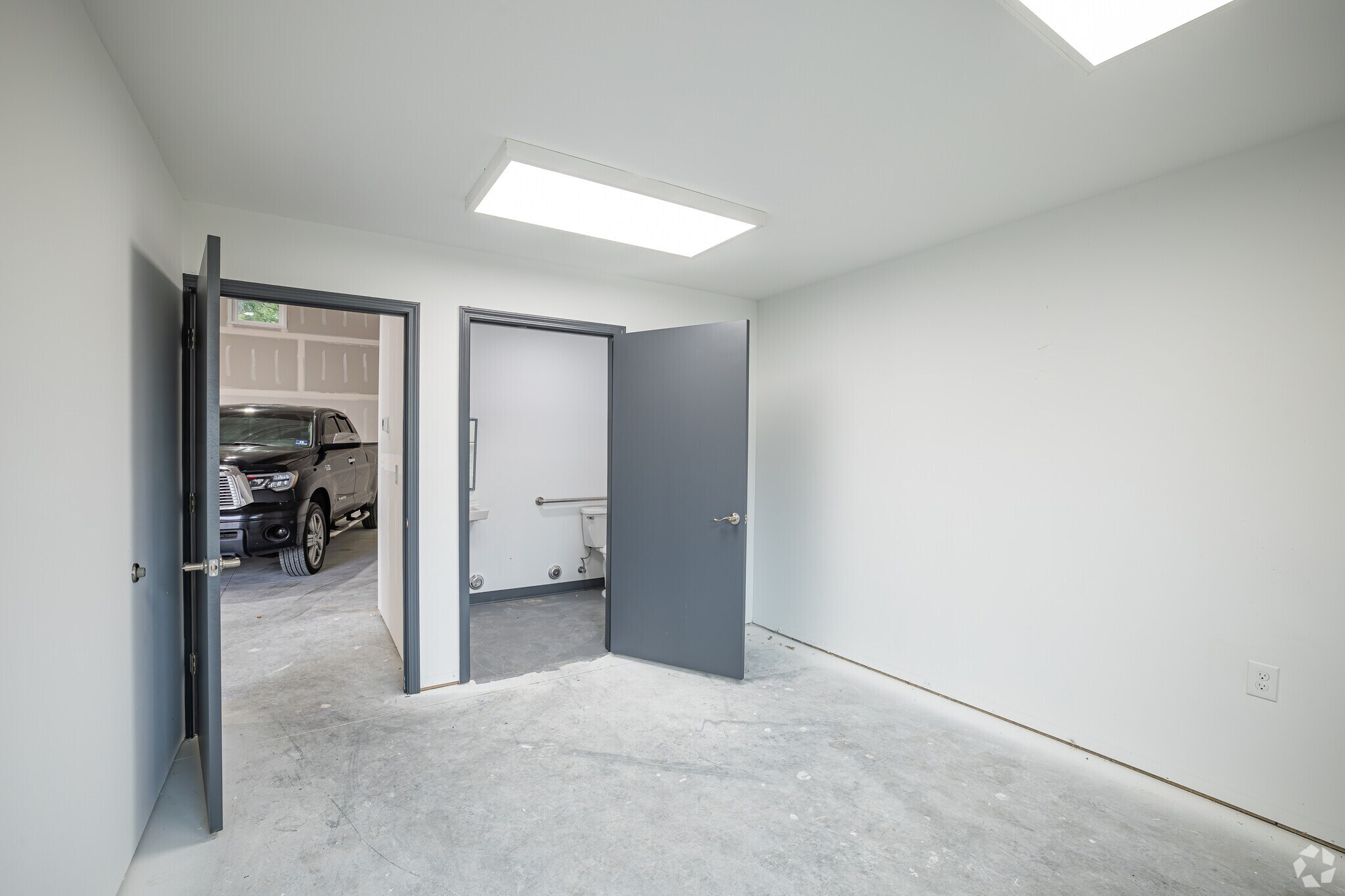 310 Route 9, Waretown, NJ for lease Interior Photo- Image 1 of 5