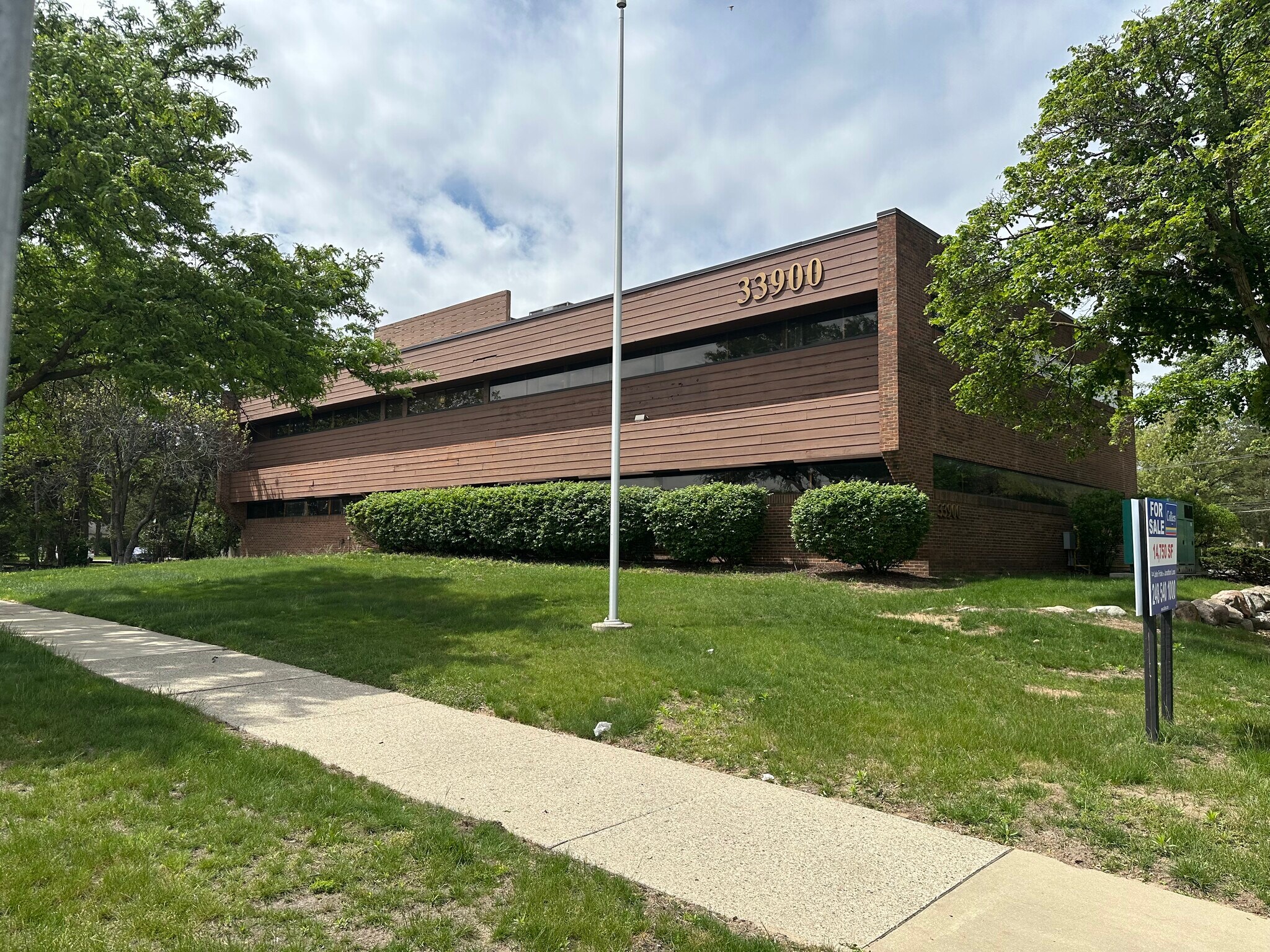33900 Schoolcraft Rd, Livonia, MI à louer Photo du bâtiment- Image 1 de 23