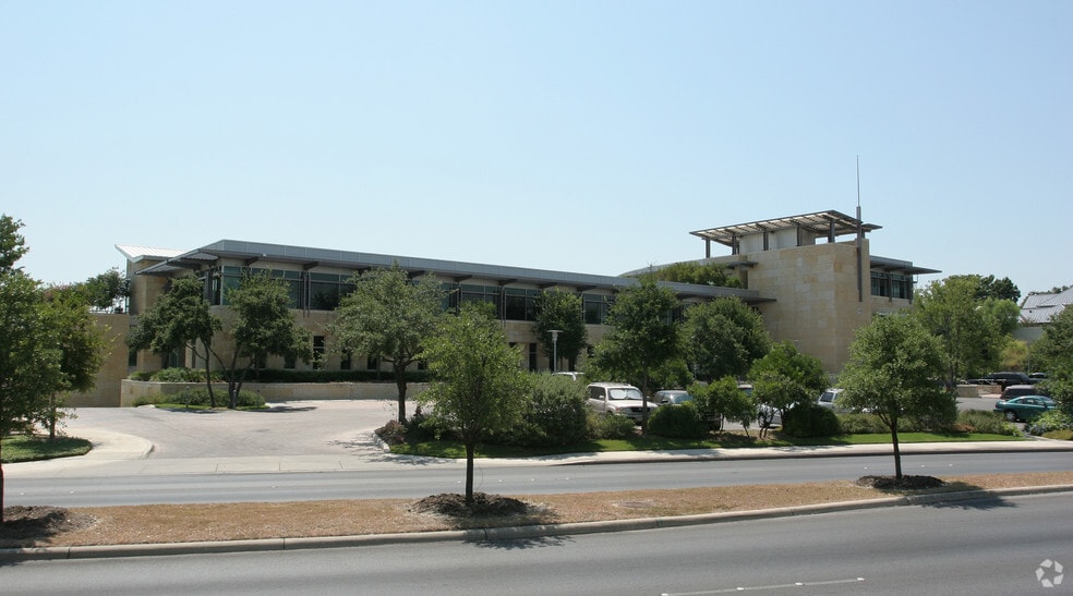 200 E Basse Rd, San Antonio, TX for lease - Building Photo - Image 2 of 9