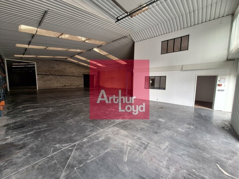 1 Rue Pierre Et Marie Curie, Riom à vendre - Photo du bâtiment - Image 1 de 8