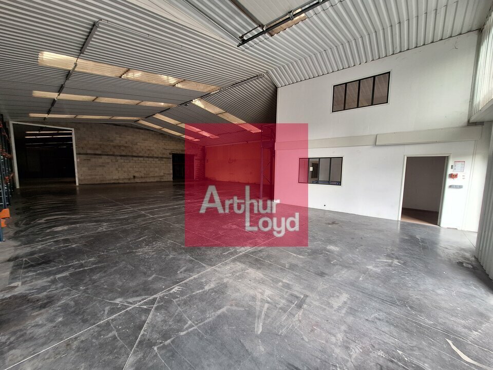 Flex in Riom for sale Building Photo- Image 1 of 9