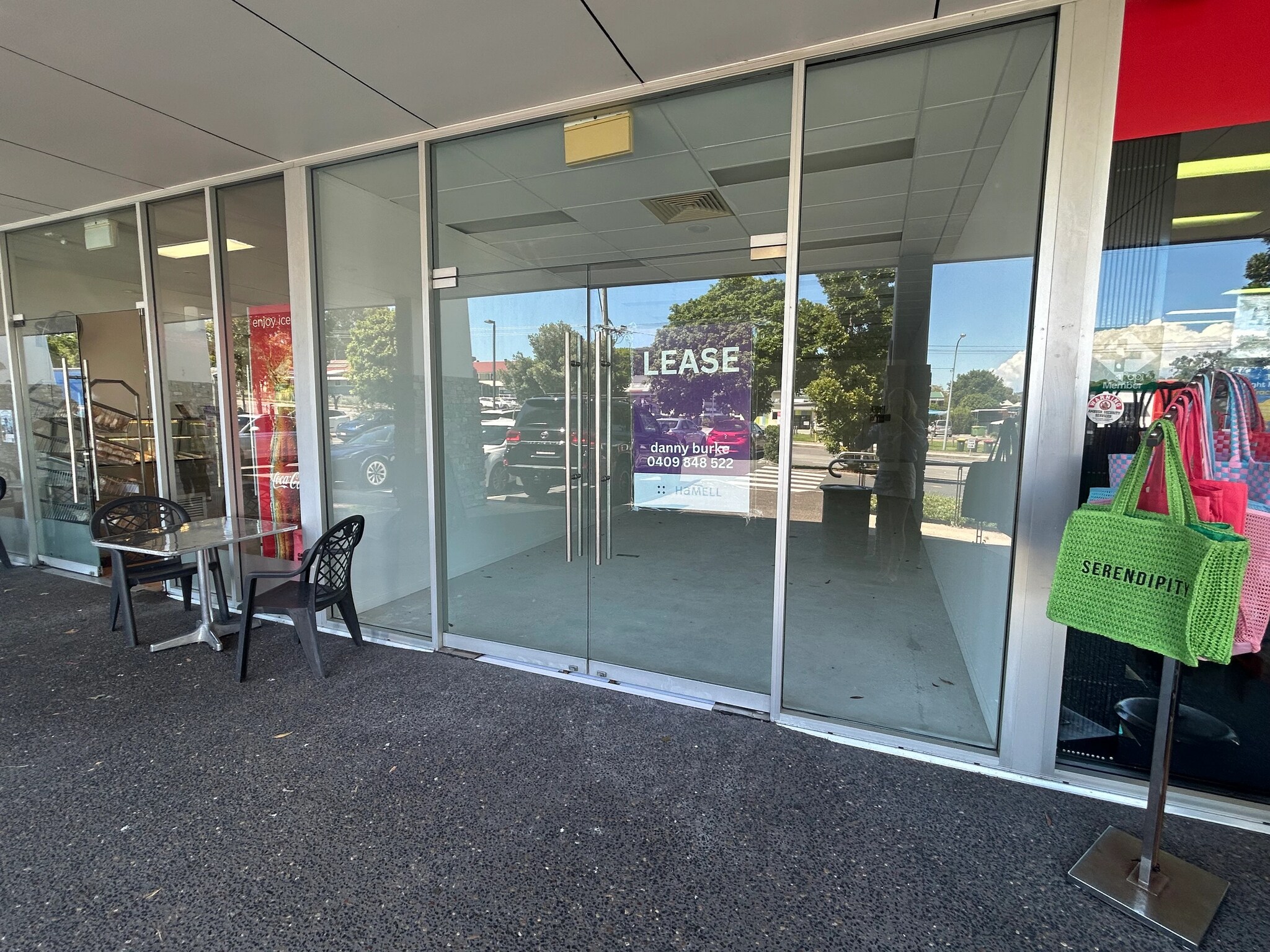 696 New Cleveland Rd, Gumdale for lease Primary Photo- Image 1 of 3