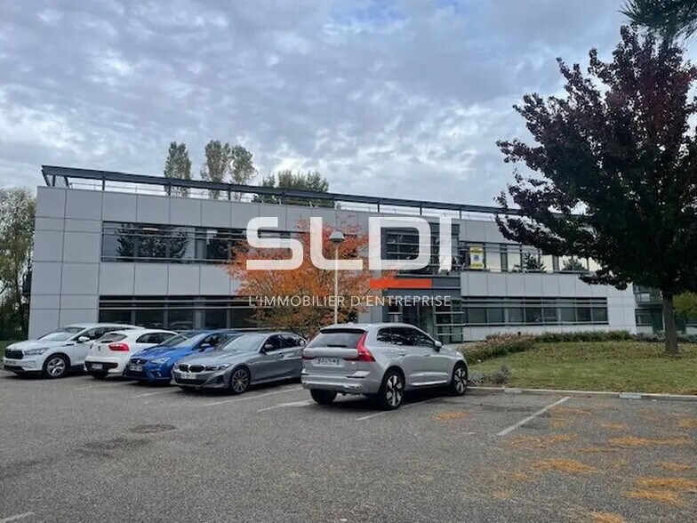 Office in Saint-Priest for lease - Building Photo - Image 2 of 14