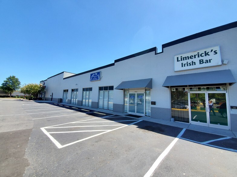 10403 Park Rd, Charlotte, NC à louer - Photo du bâtiment - Image 3 de 9