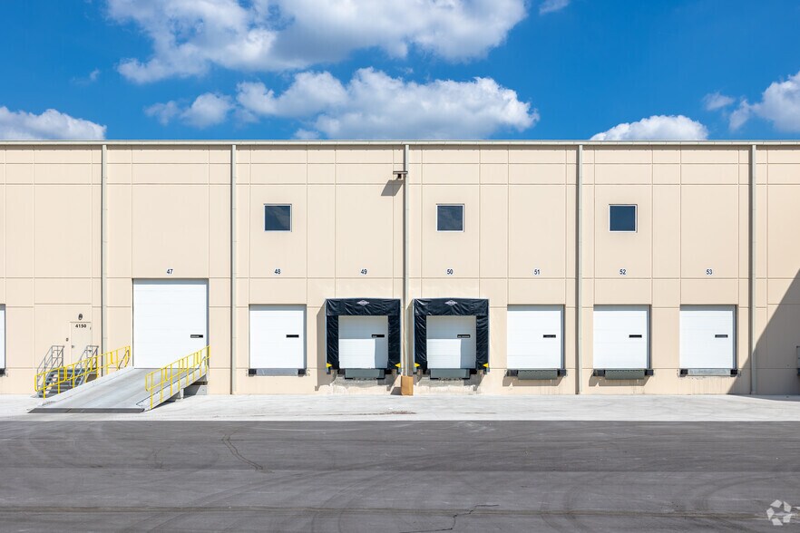 1855 S County Line Rd, Plant City, FL à louer - Photo du bâtiment - Image 3 de 4