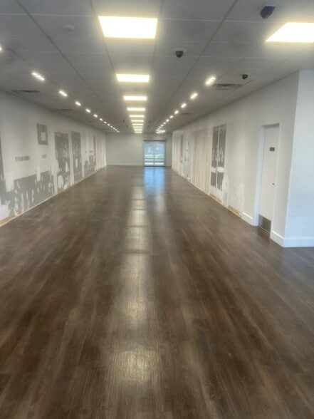 4025 Veterans Memorial Blvd, Metairie, LA for lease - Interior Photo - Image 2 of 6