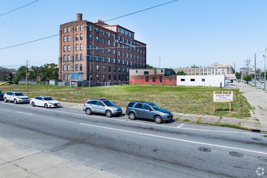 430-440 E Broadway and Finzer, Louisville, KY à vendre - Photo du bâtiment - Image 2 de 16