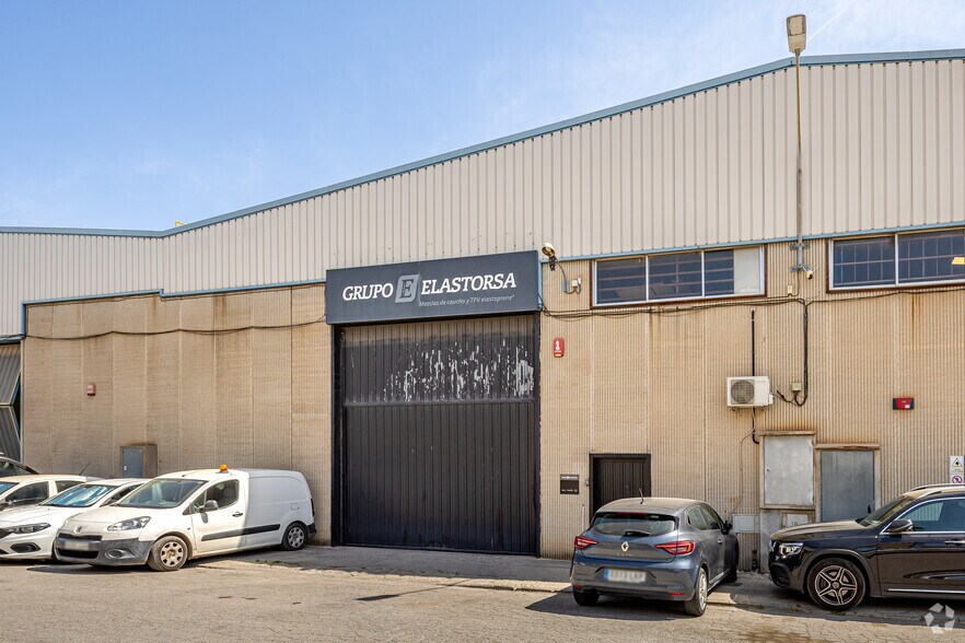 Industriel dans Sant Andreu de la Barca, Barcelona à vendre - Photo du bâtiment - Image 2 de 8