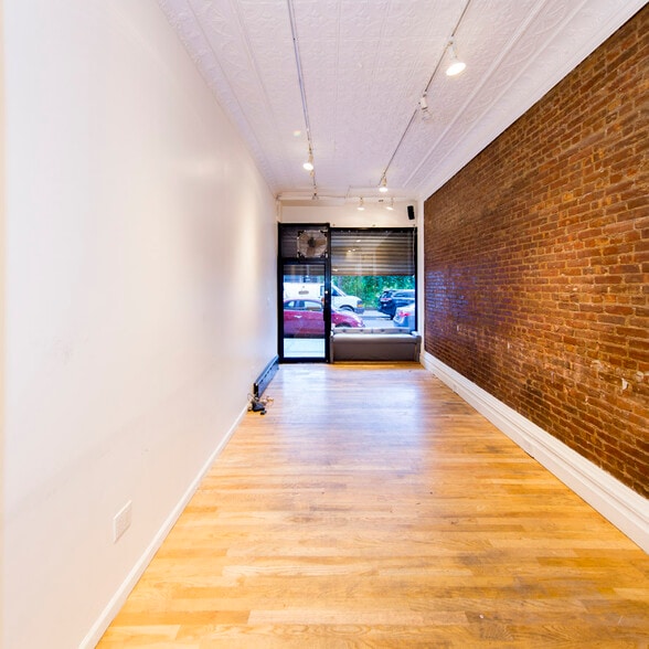 223 Mott St, New York, NY for lease - Interior Photo - Image 2 of 7