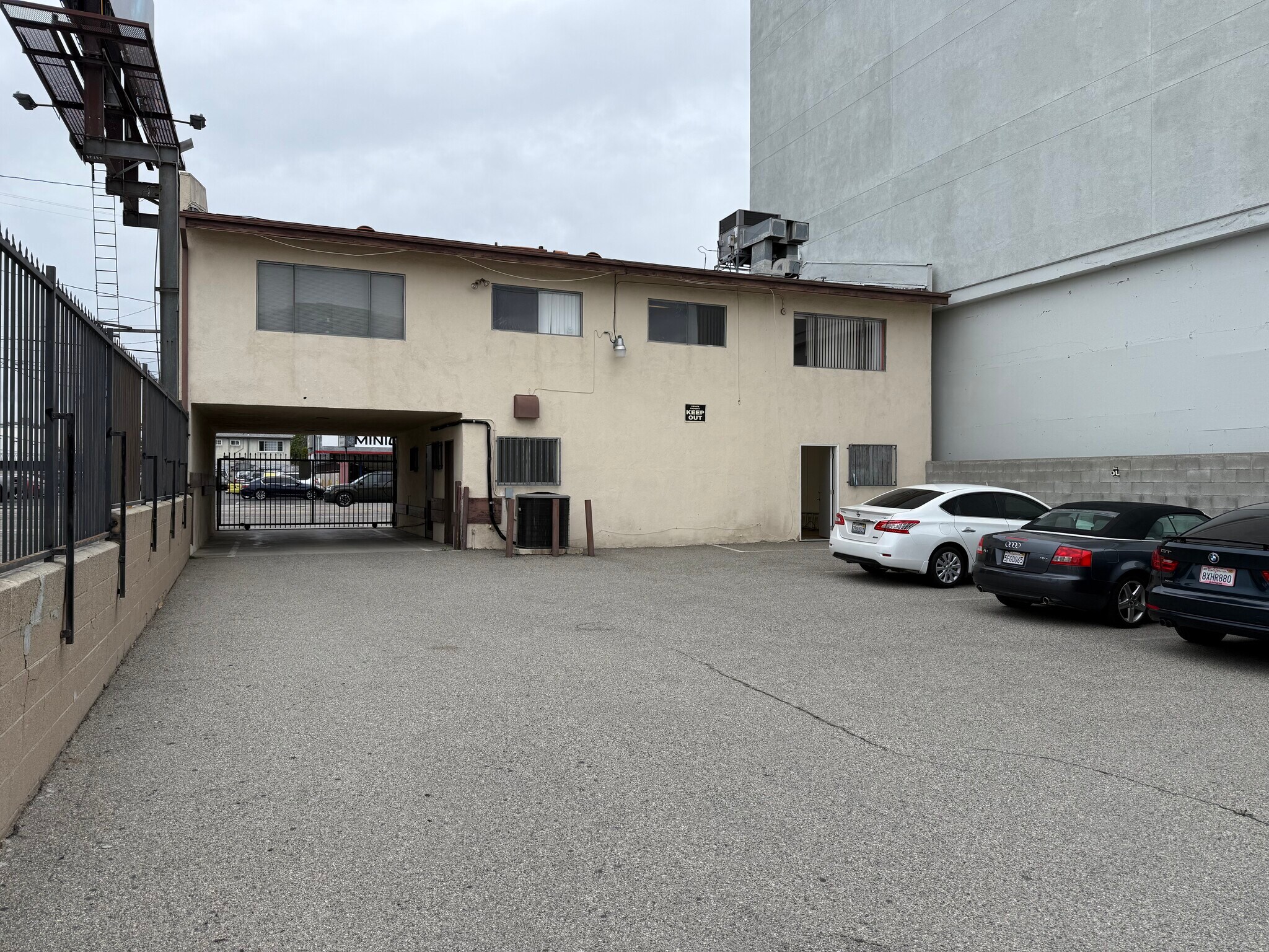 11354 Burbank Blvd, North Hollywood, CA for lease Building Photo- Image 1 of 19
