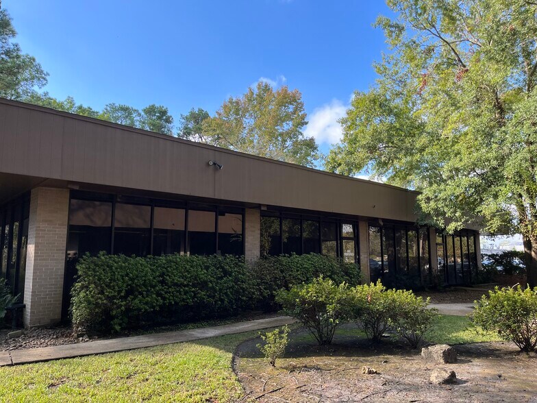 1408 Stonehollow Dr, Kingwood, TX for lease - Building Photo - Image 1 of 6