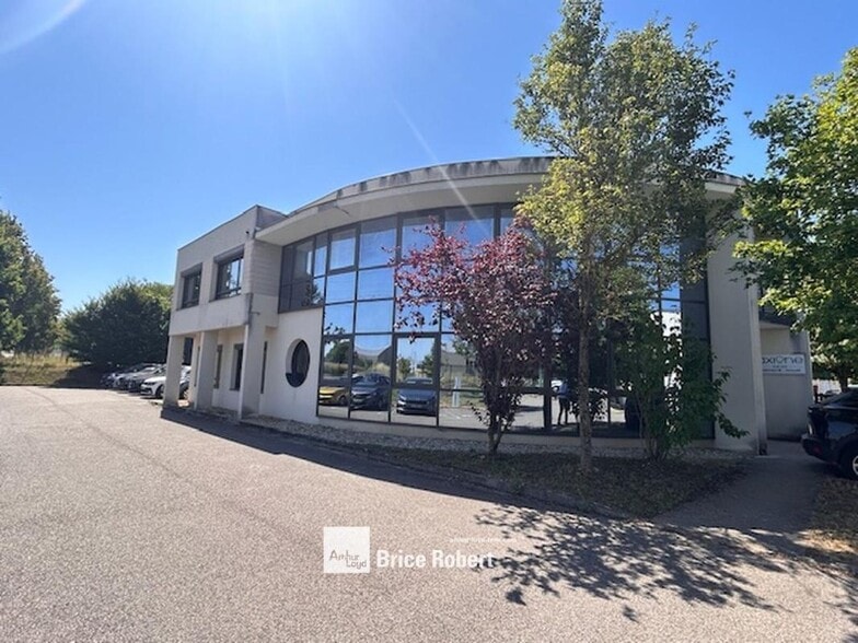 Flex in Toussieu for lease - Building Photo - Image 1 of 8