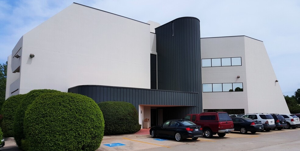 2600 Van Buren St, Norman, OK for lease - Building Photo - Image 2 of 4