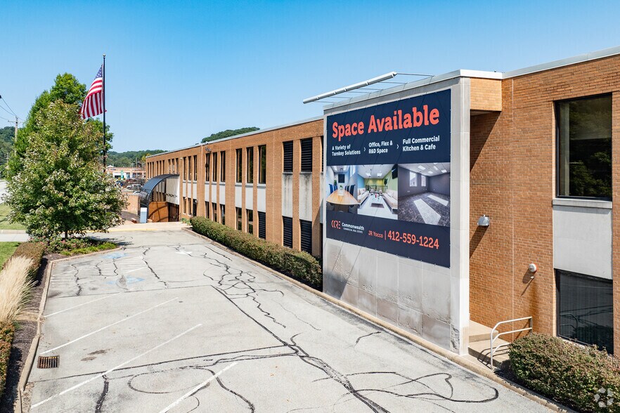 1740 Golden Mile Hwy, Monroeville, PA à louer - Photo du bâtiment - Image 2 de 33