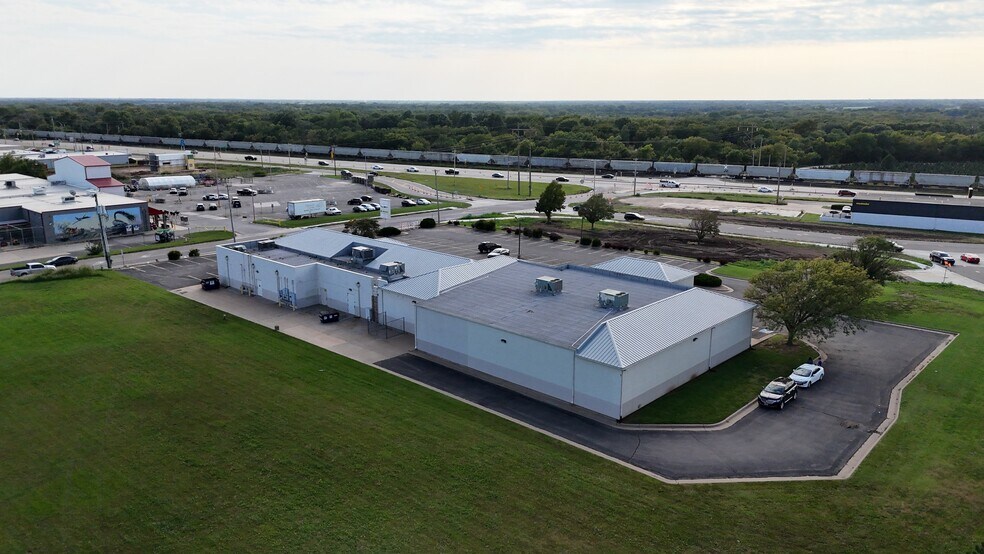 1900 Johnson Dr, Derby, KS for sale - Building Photo - Image 2 of 7