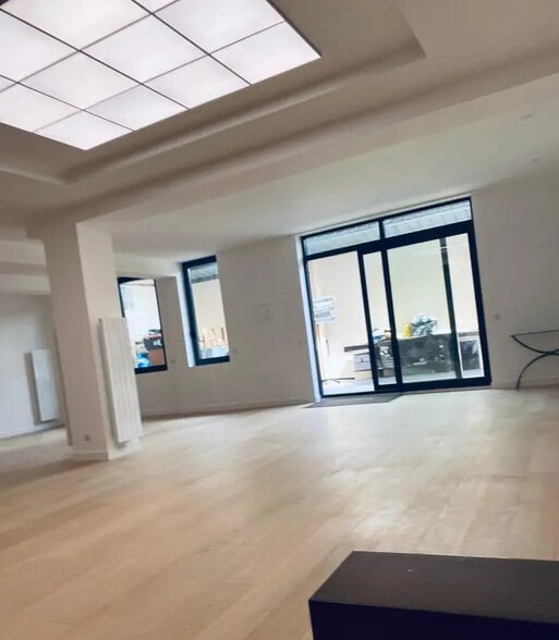 Office in Montreuil for sale - Interior Photo - Image 2 of 12