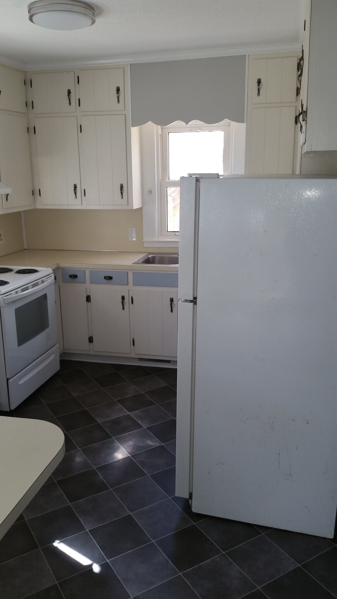 579 West St, Pittsboro, NC for lease Interior Photo- Image 1 of 18