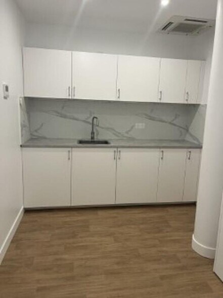 6 Boulevard Bineau, Levallois-Perret for lease - Interior Photo - Image 2 of 18
