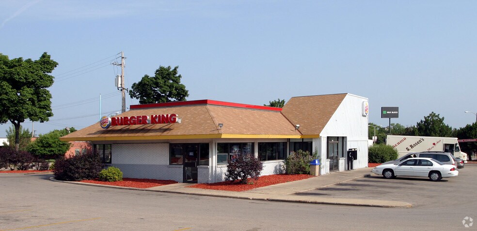 5120 W Capitol Dr, Milwaukee, WI à vendre - Photo du bâtiment - Image 2 de 2