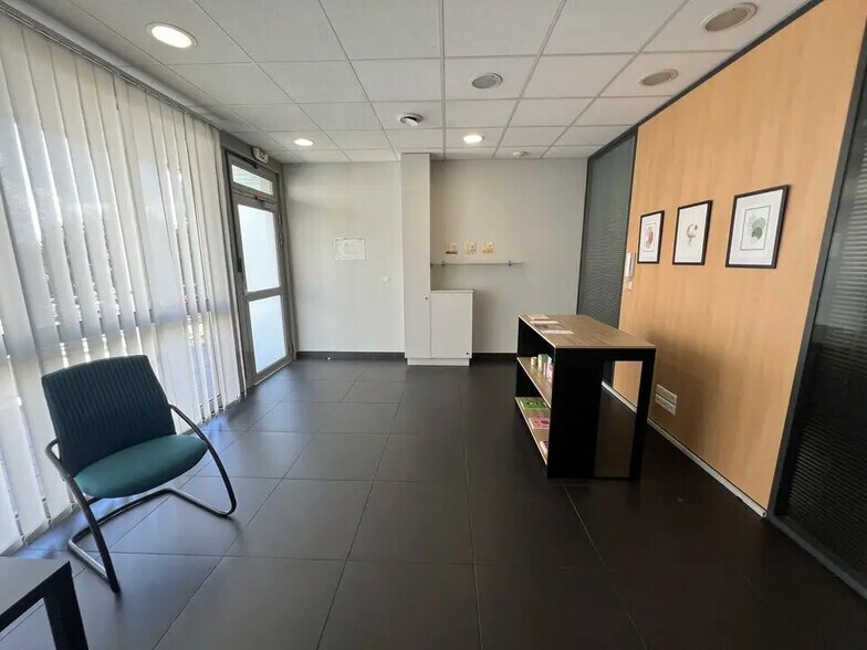 Bureau dans Avignon à louer - Photo du bâtiment - Image 3 de 7