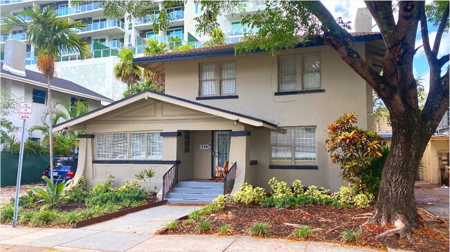 Plus de détails pour 314 NE 26th Ter, Miami, FL - Bureau à vendre