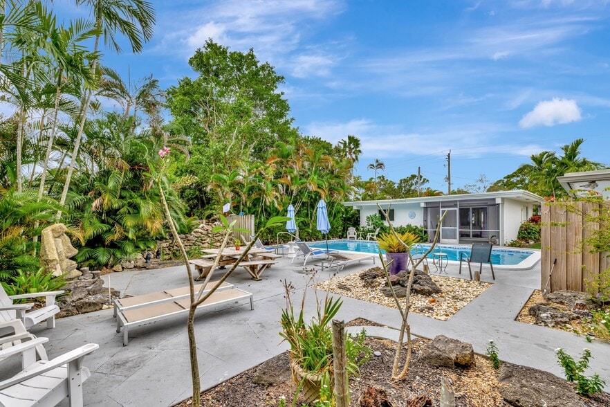 630 NE 37th St, Oakland Park, FL for sale - Building Photo - Image 3 of 8