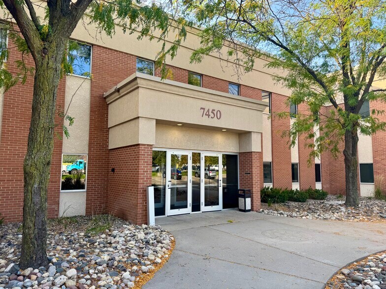 7450 France Ave S, Edina, MN à louer - Photo du bâtiment - Image 2 de 5