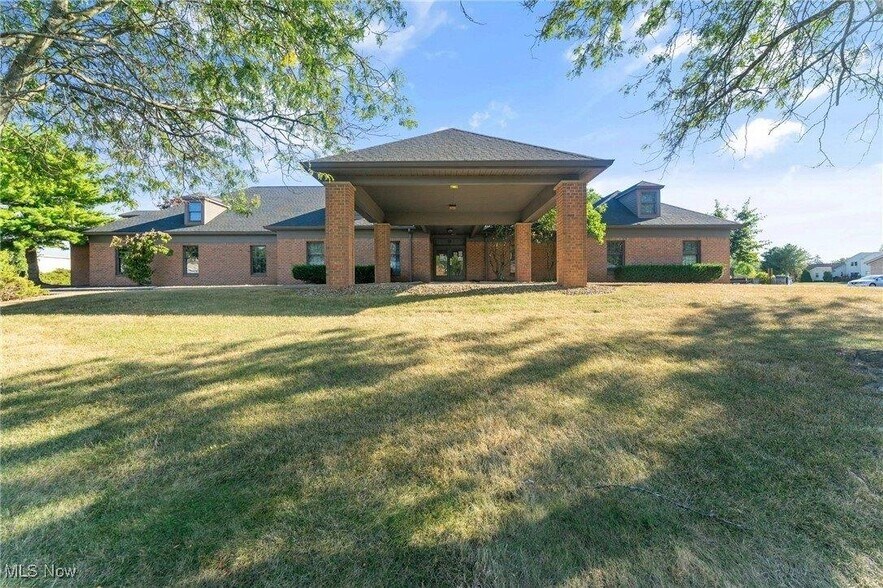925 Trailwood Dr, Youngstown, OH à vendre - Photo du bâtiment - Image 1 de 32