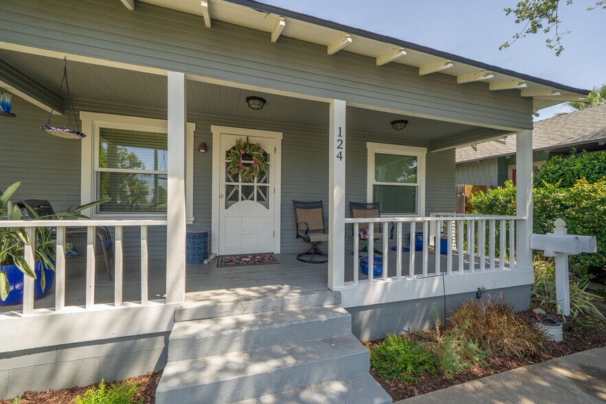 124 N Vista Bonita Ave, Glendora, CA for sale - Building Photo - Image 2 of 29