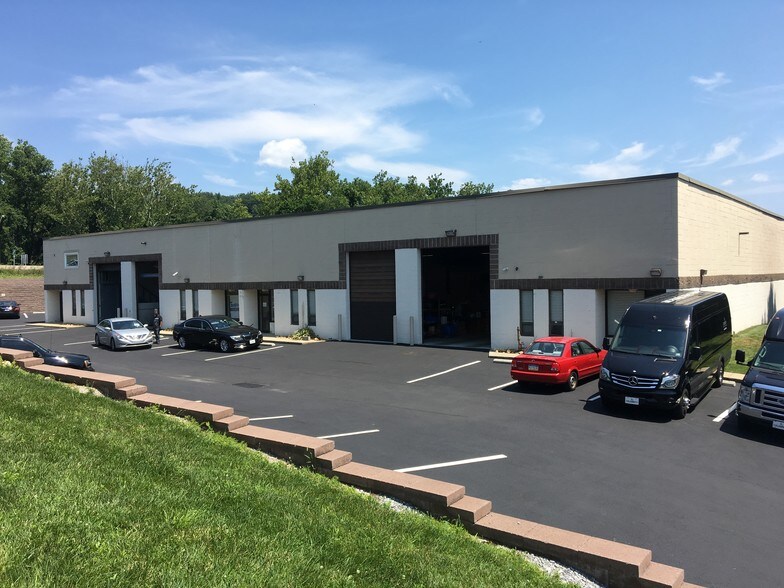 2521 Yellow Springs Rd, Malvern, PA à louer - Photo du bâtiment - Image 3 de 8