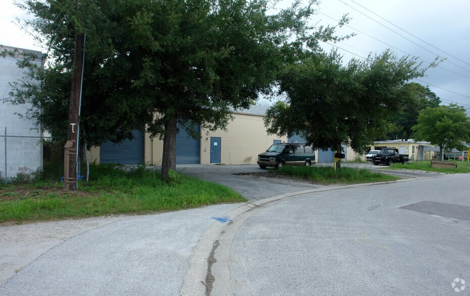 2401 28th Ave N, Saint Petersburg, FL à louer - Photo du bâtiment - Image 2 de 2