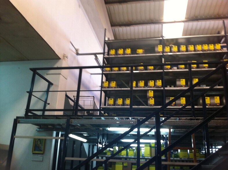 Industriel dans Torrejón de Ardoz, Madrid à louer - Photo du bâtiment - Image 3 de 8