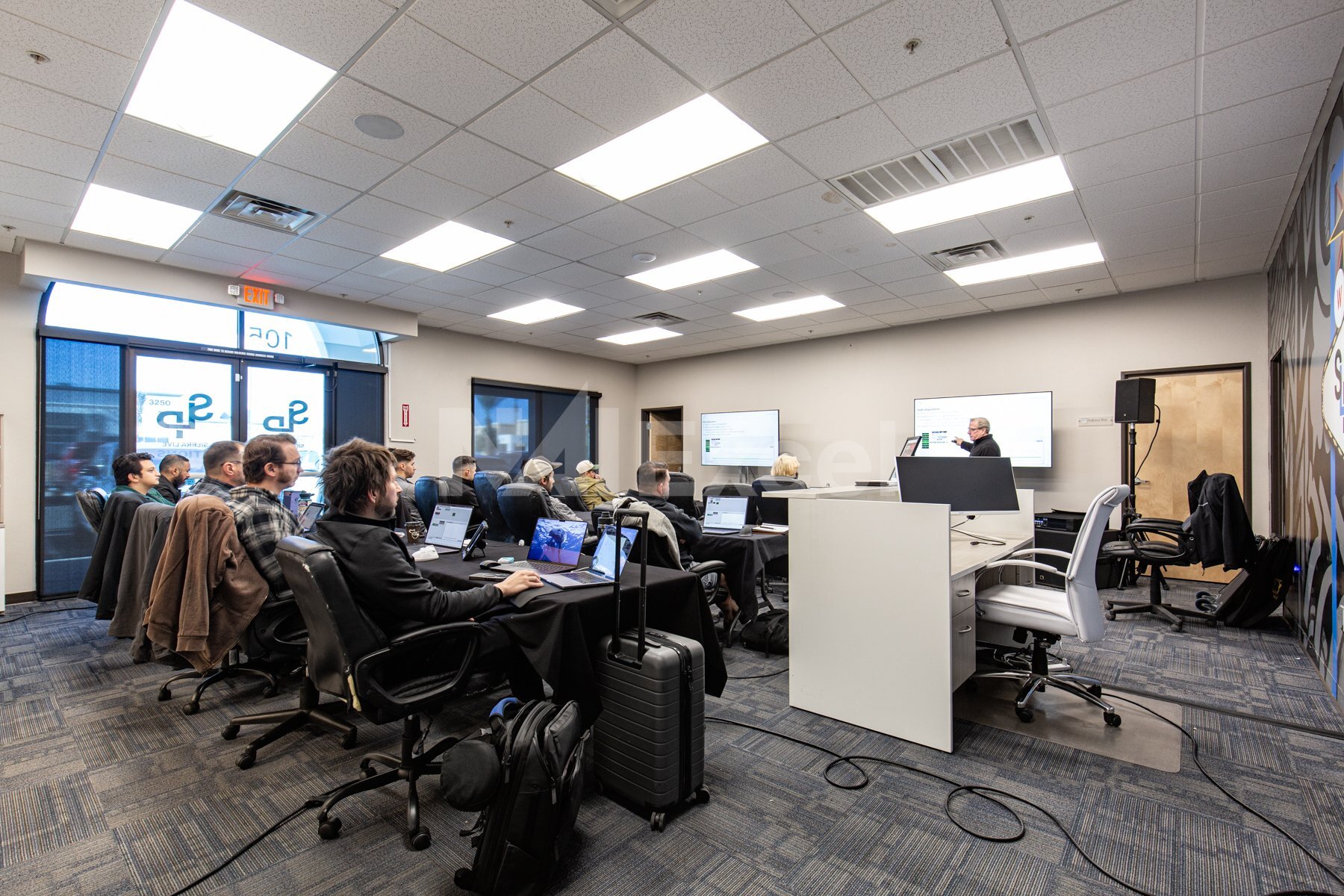 7650 Dean Martin Dr, Las Vegas, NV for lease Interior Photo- Image 1 of 4