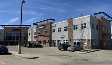 9225 28 Av NW, Edmonton, AB à louer Photo du bâtiment- Image 1 de 1