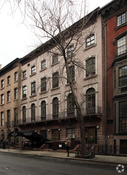 21 W 9th St, New York, NY à louer - Photo du bâtiment - Image 2 de 12