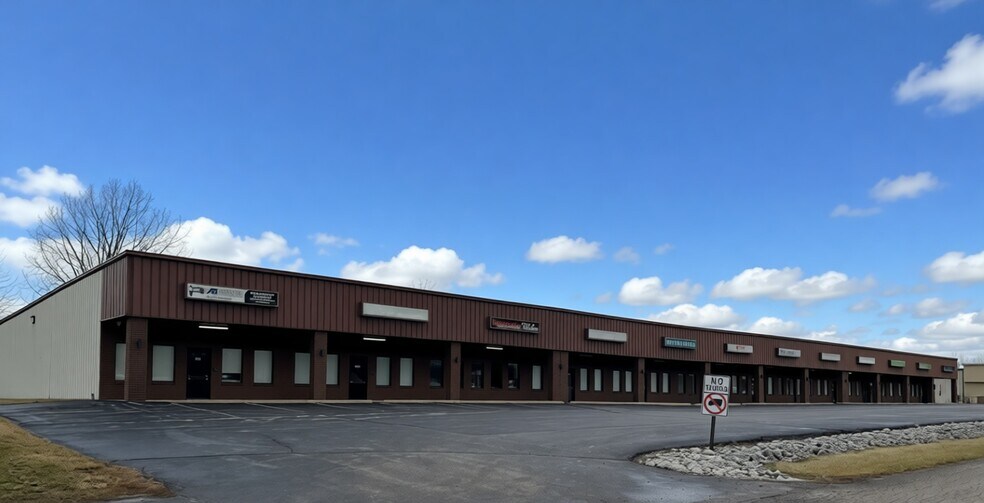 3530-3572 E US Highway 30, Warsaw, IN à vendre - Photo du bâtiment - Image 2 de 2