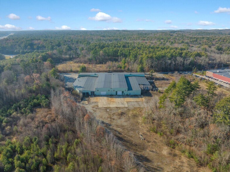 16 Carleton Dr, Georgetown, MA à louer - Photo du bâtiment - Image 2 de 6