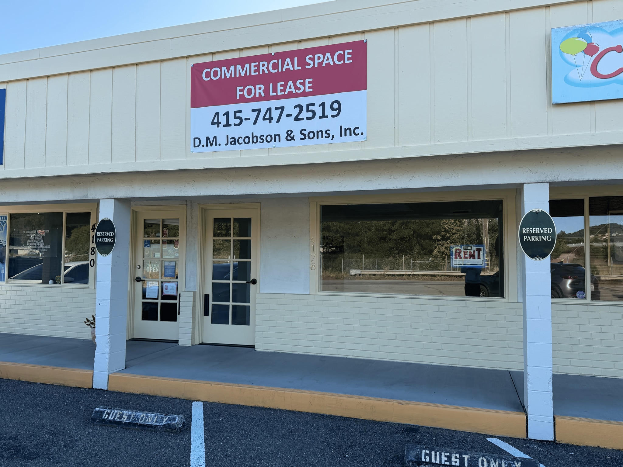 4174-4180 Redwood Hwy, San Rafael, CA à louer Photo du bâtiment- Image 1 de 10