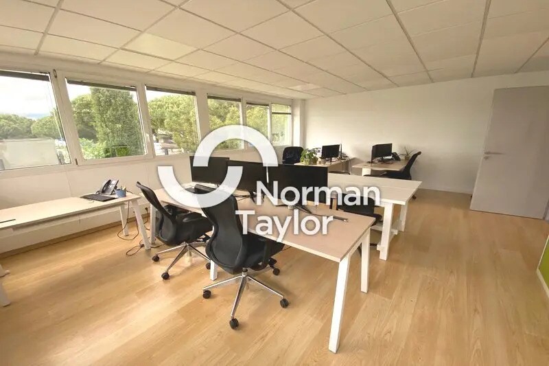 Office in Montpellier for lease - Interior Photo - Image 1 of 9