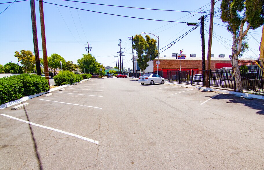 4917 Whittier Blvd, Los Angeles, CA à vendre - Photo du bâtiment - Image 2 de 18