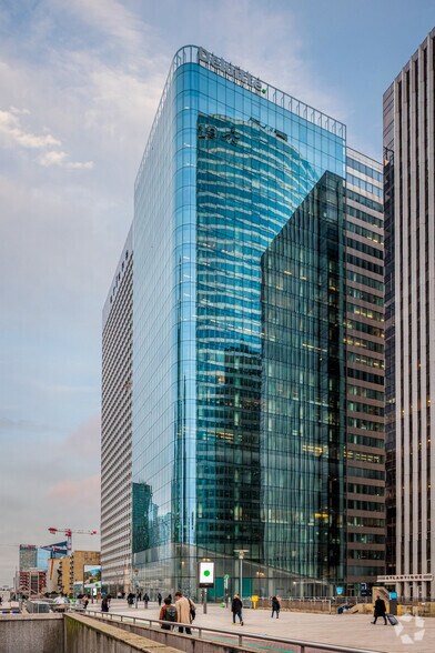 Bureau dans 77 Esplanade Du Général De Gaulle, Puteaux à louer - Photo du bâtiment - Image 3 de 3