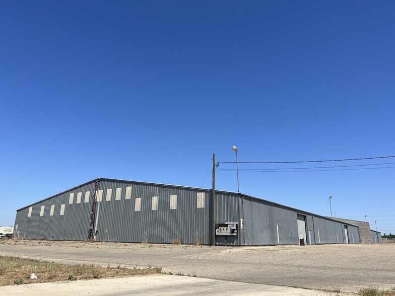 2925 S Maple Ave, Fresno, CA for lease - Building Photo - Image 1 of 3