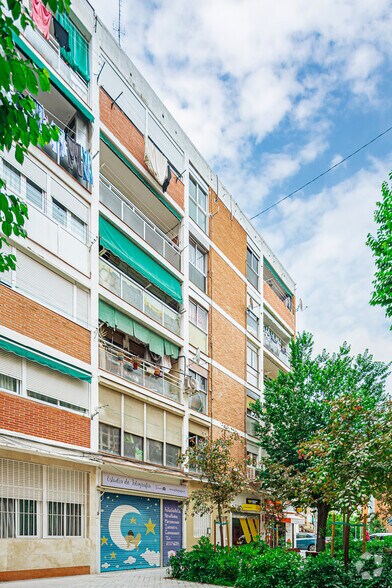 Immeuble residentiel dans Madrid, Madrid à vendre - Photo du bâtiment - Image 2 de 2