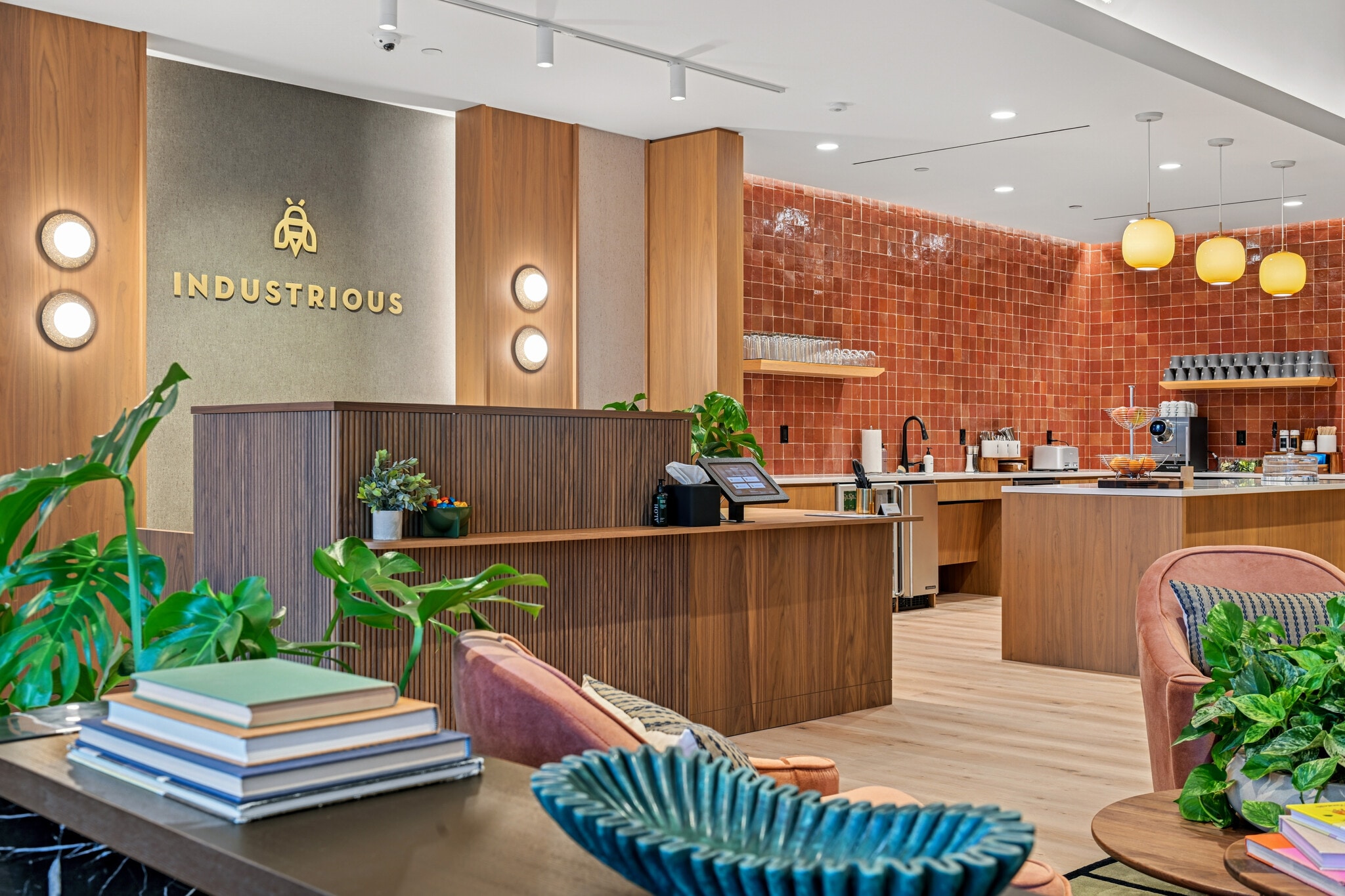 3400 W Riverside Dr, Burbank, CA for lease Interior Photo- Image 1 of 15